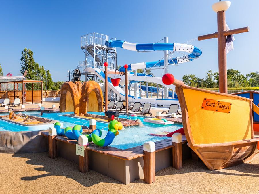 Camping Marina d'Erba Rossa.