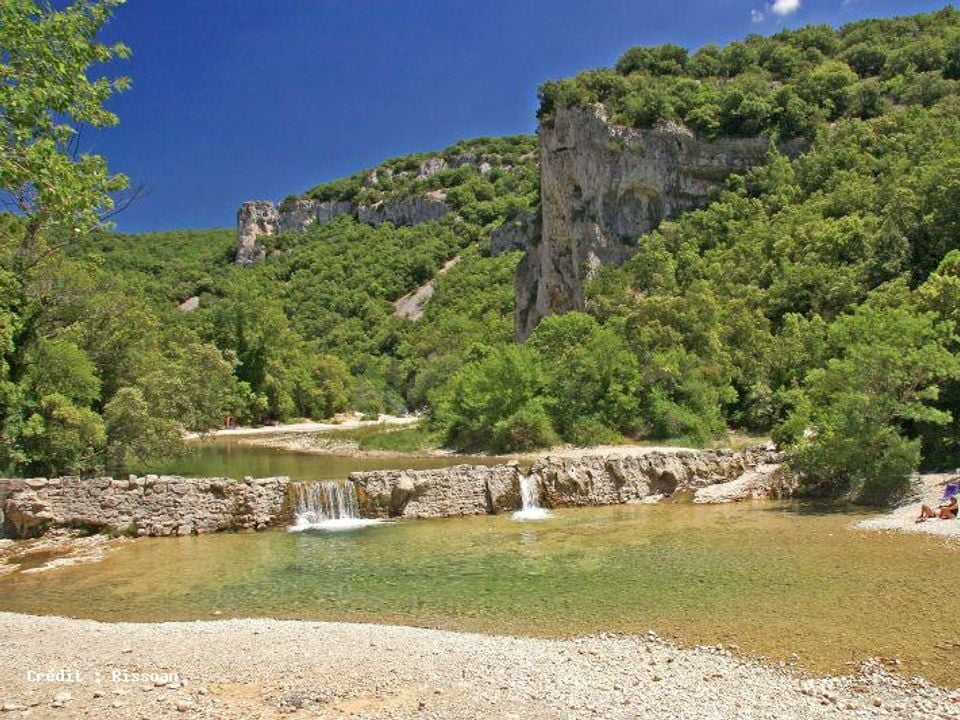 Les campings en Ardèche sont-ils propices à la pratique de l'escalade ?