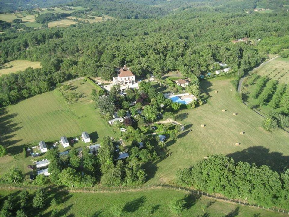 Quels sites historiques visiter depuis un camping en Dordogne ?