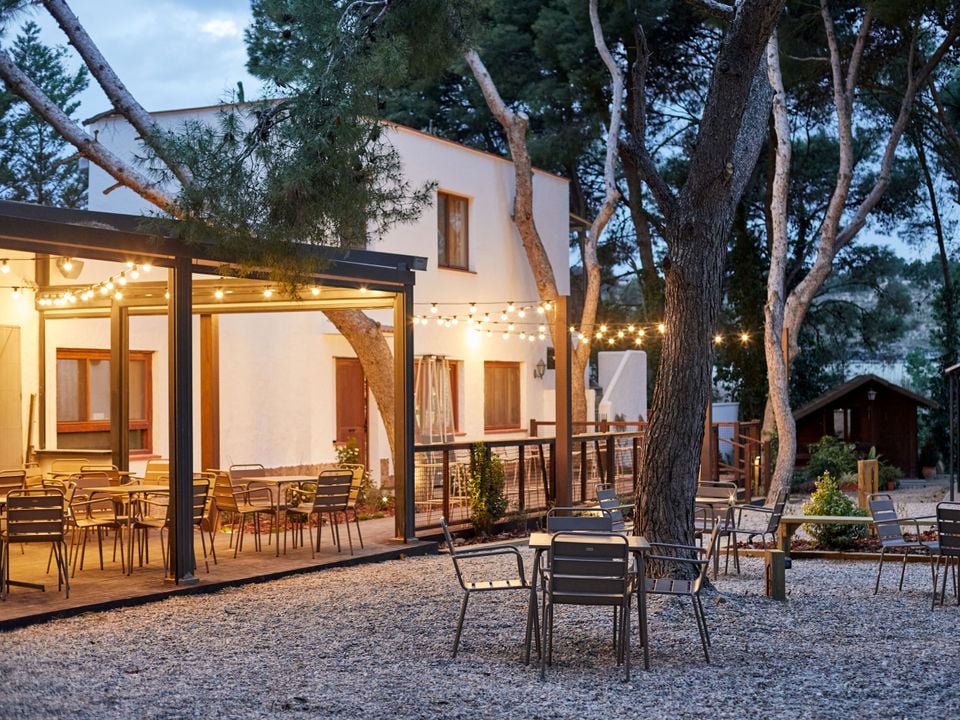 Comment réduire le coût d’un séjour en camping en Espagne sans sacrifier le confort ?