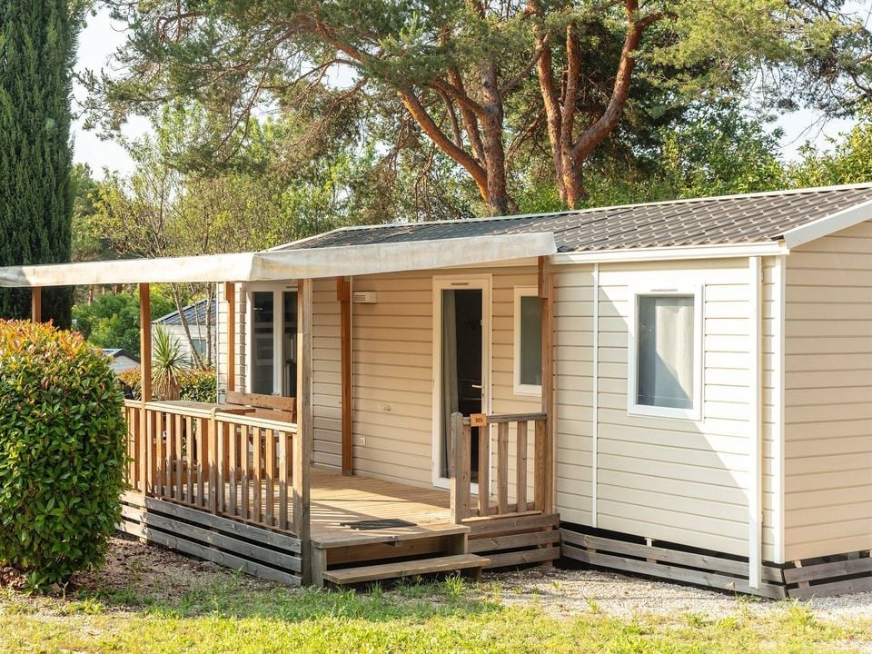 Les mobil-homes sont-ils l'option la plus confortable pour un camping dans les Gorges du Verdon ?