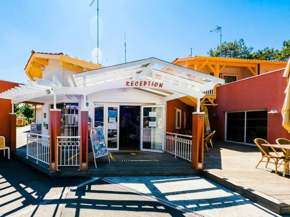 Les réservations anticipées peuvent-elles permettre d’économiser sur un camping dans les Landes ?