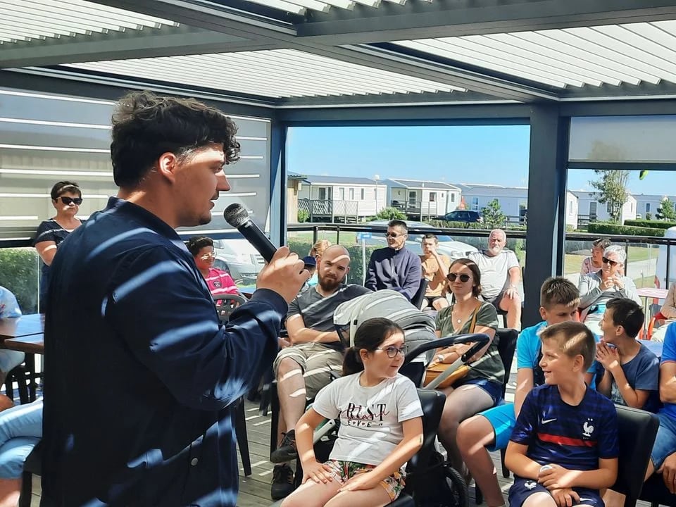 Quelles activités touristiques sont accessibles près d'un camping en Normandie ?