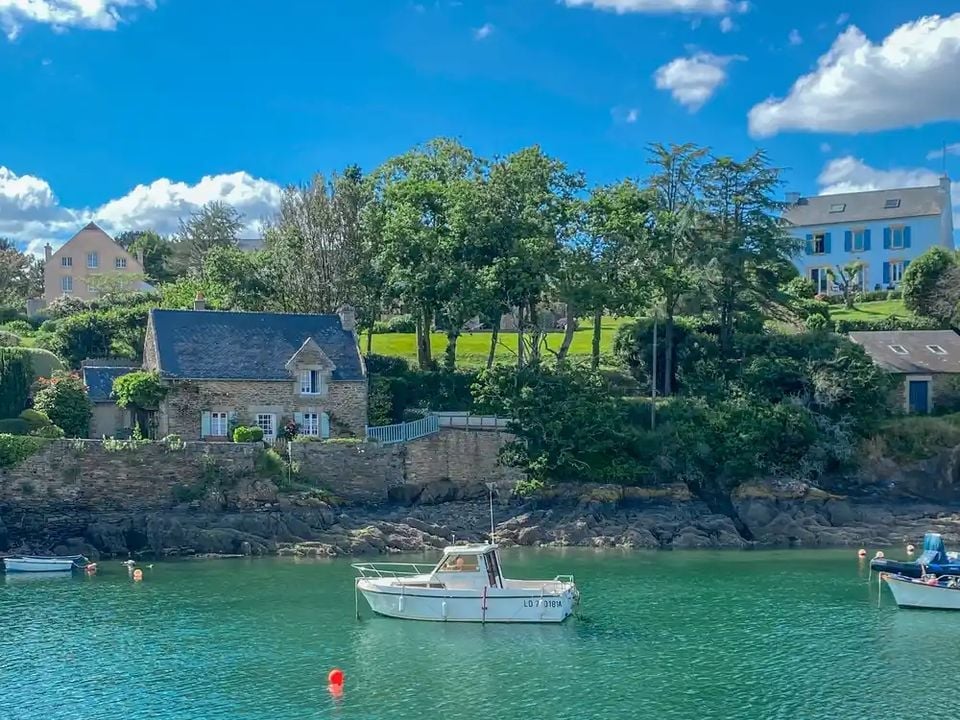 Peut-on trouver des chalets dans un camping près d’un lac ?