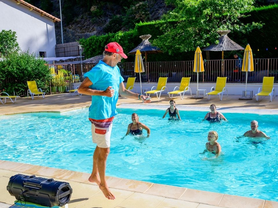 Un Camping Provence-Alpes-Côte d'Azur est-il une bonne option pour les personnes âgées ?