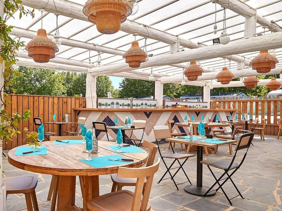 Existe-t-il des promotions de dernière minute pour des séjours en camping en Provence-Alpes-Côte d’Azur ?