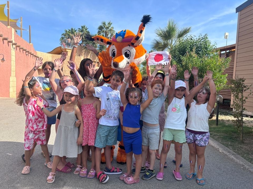 Un camping en Provence-Alpes-Côte d’Azur 5 étoiles propose-t-il des services pour enfants ?