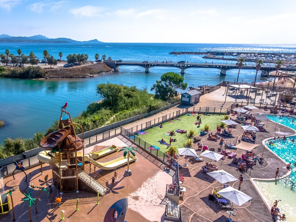 Existe-t-il des campings avec parc aquatique dans le Var ?