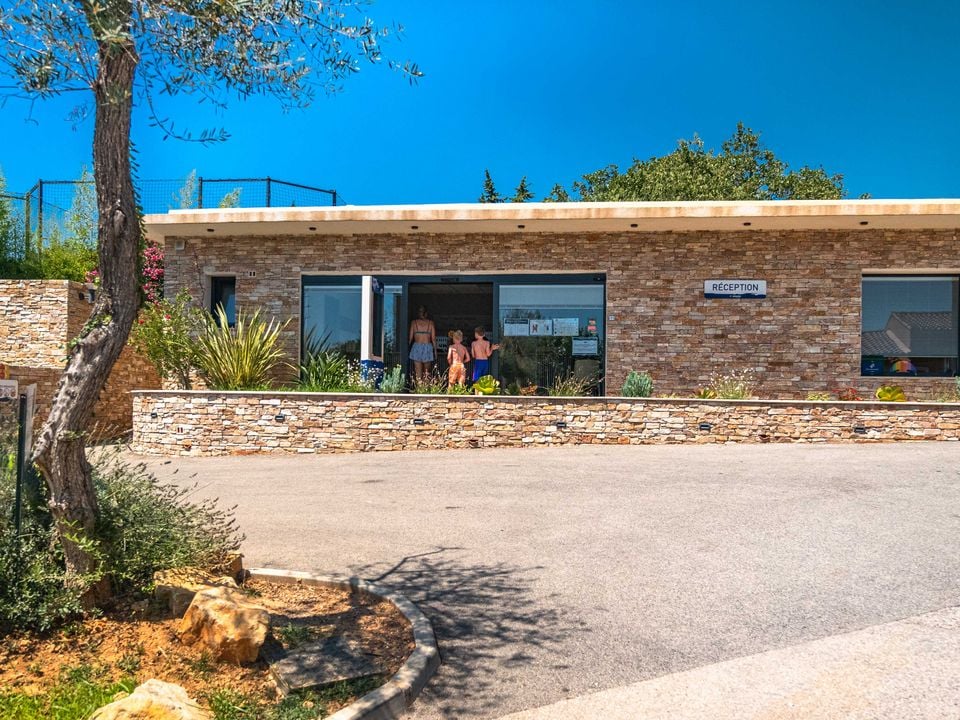 Quand faut-il réserver son camping dans le Var pour bénéficier des meilleurs tarifs ?