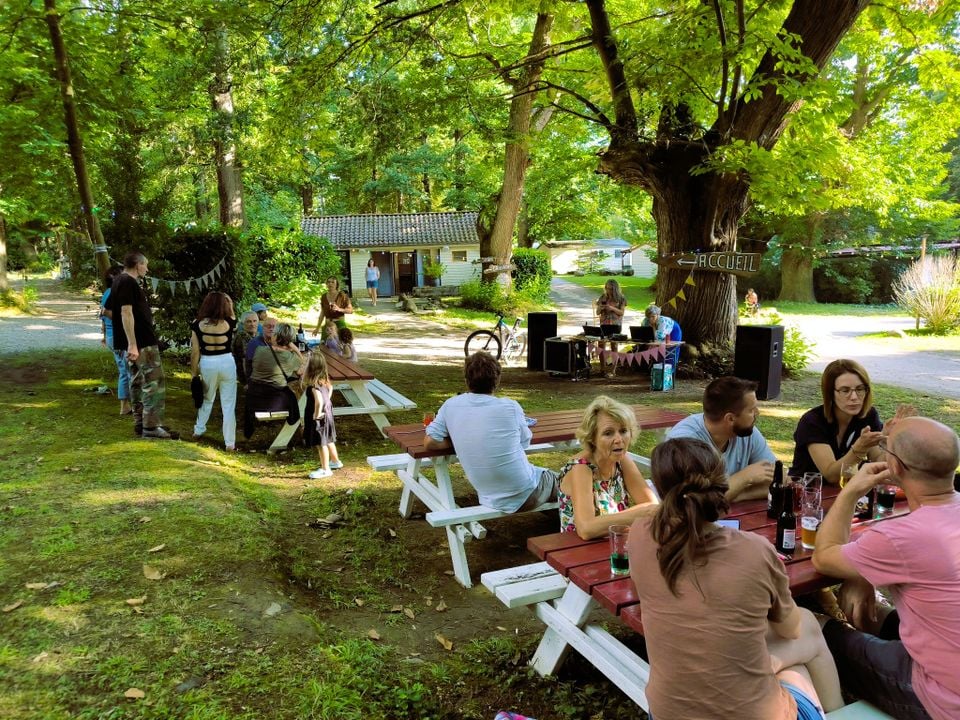 Quelles destinations coviennent à un week-end au camping en couple ?