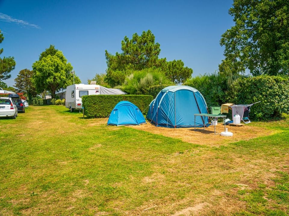 Faut-il prévoir des équipements de couchage pour un week-end de camping ?
