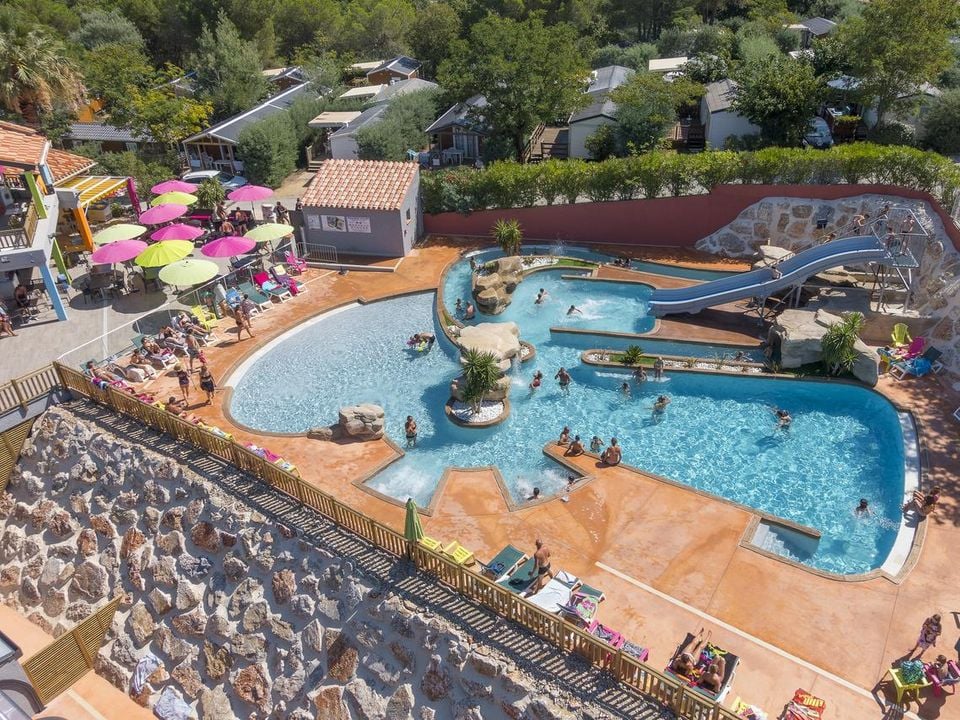 Le glamping propose-t-il des cabanes perchées ?