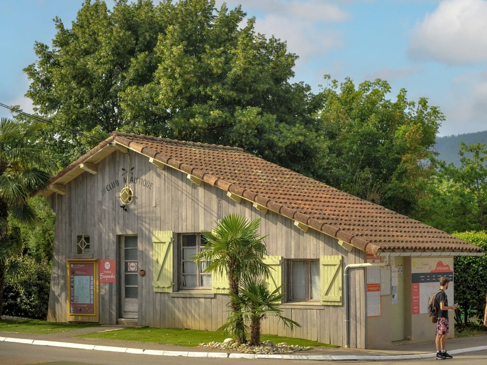 Camping maeva Escapades Millau Plage, 4* - 7