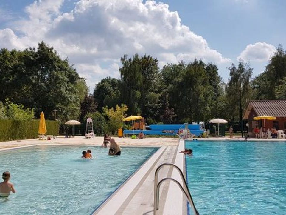 Camping des Grottes a AZE, tariffe e prenotazioni