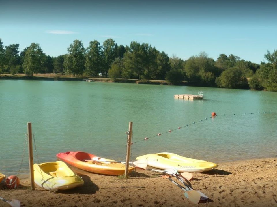 France - Sud Ouest - Bayas - Camping Le Chêne du Lac, 3*
