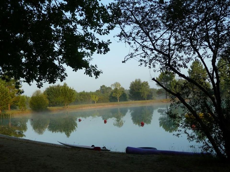 France - Sud Ouest - Bayas - Camping Le Chêne du Lac, 3*