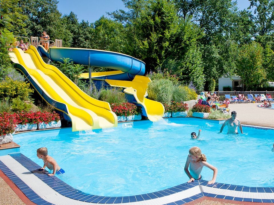 Where is Camping Les Trois lacs located? - Photo 3