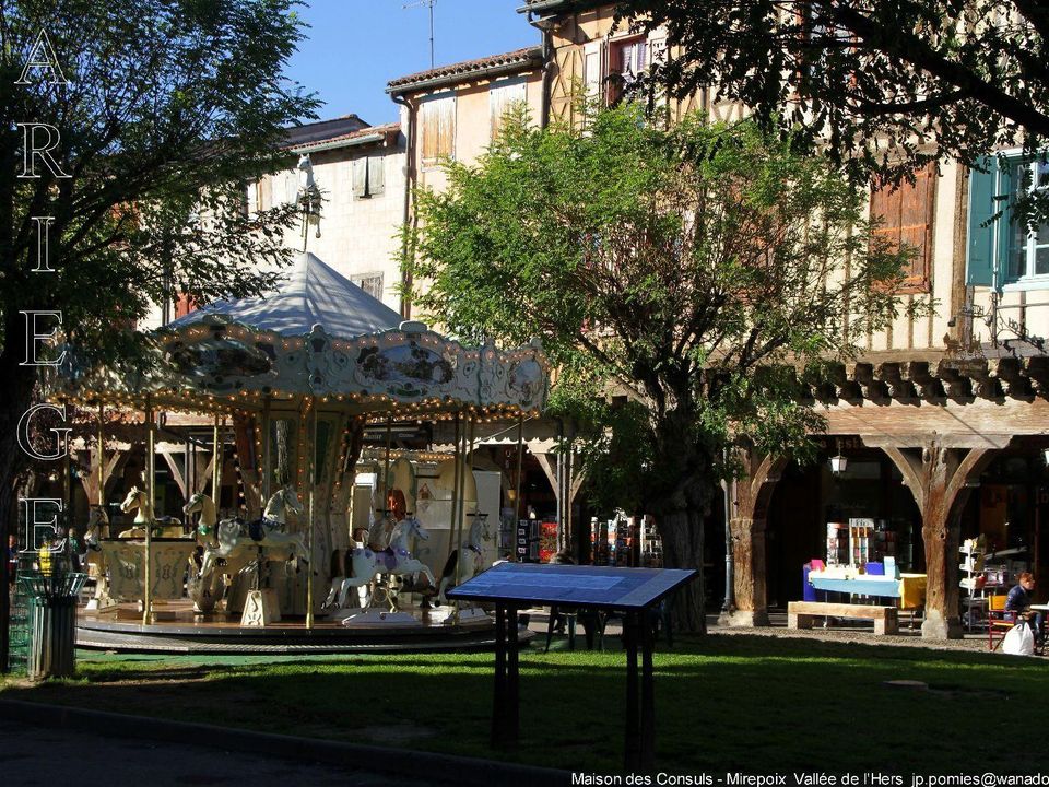 France - Pyrénées - Foix - Camping du Lac, 3*