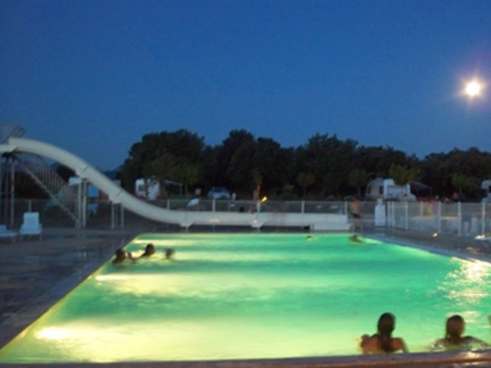 Camping Le Garrigon à GRILLON, tarifs et réservations