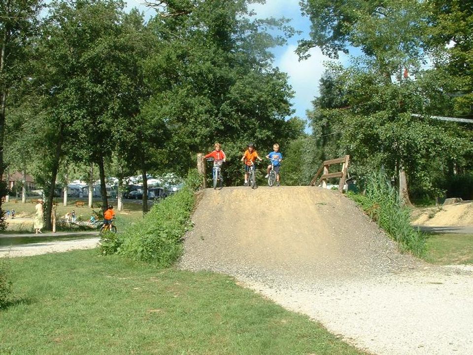 France - Bourgogne Franche Comté - Huanne Montmartin - Camping Du Bois De Reveuge, 4*