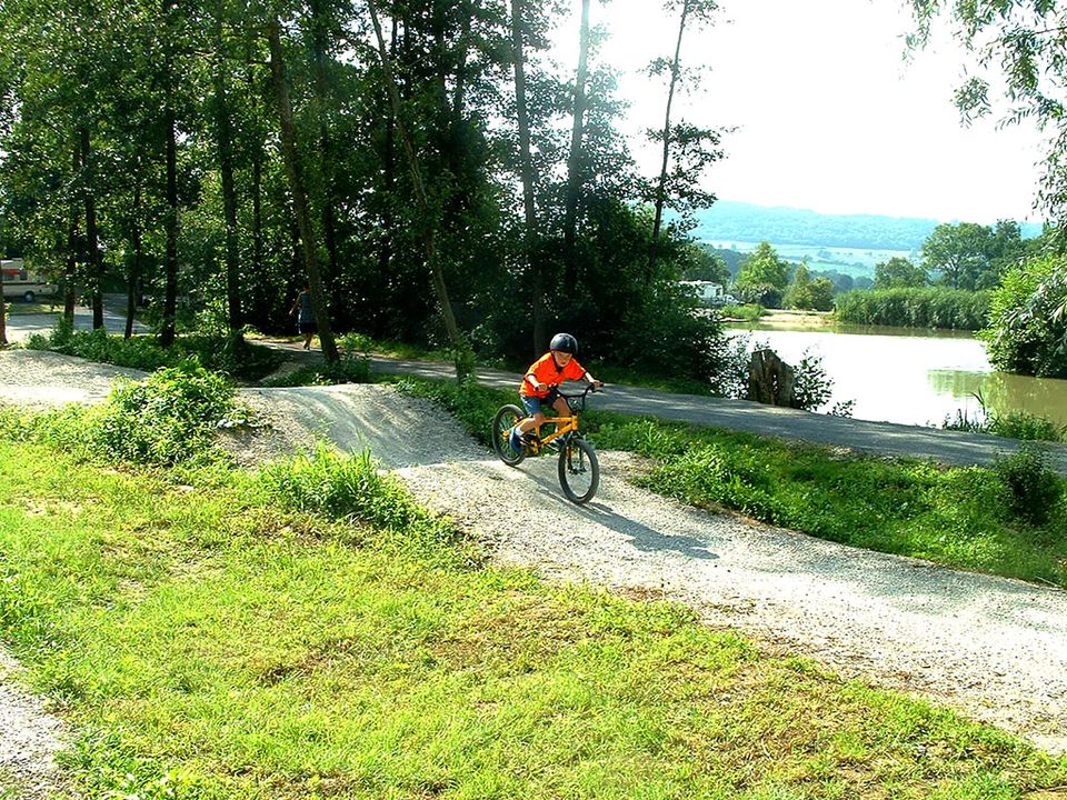 France - Bourgogne Franche Comté - Huanne Montmartin - Camping Du Bois De Reveuge, 4*