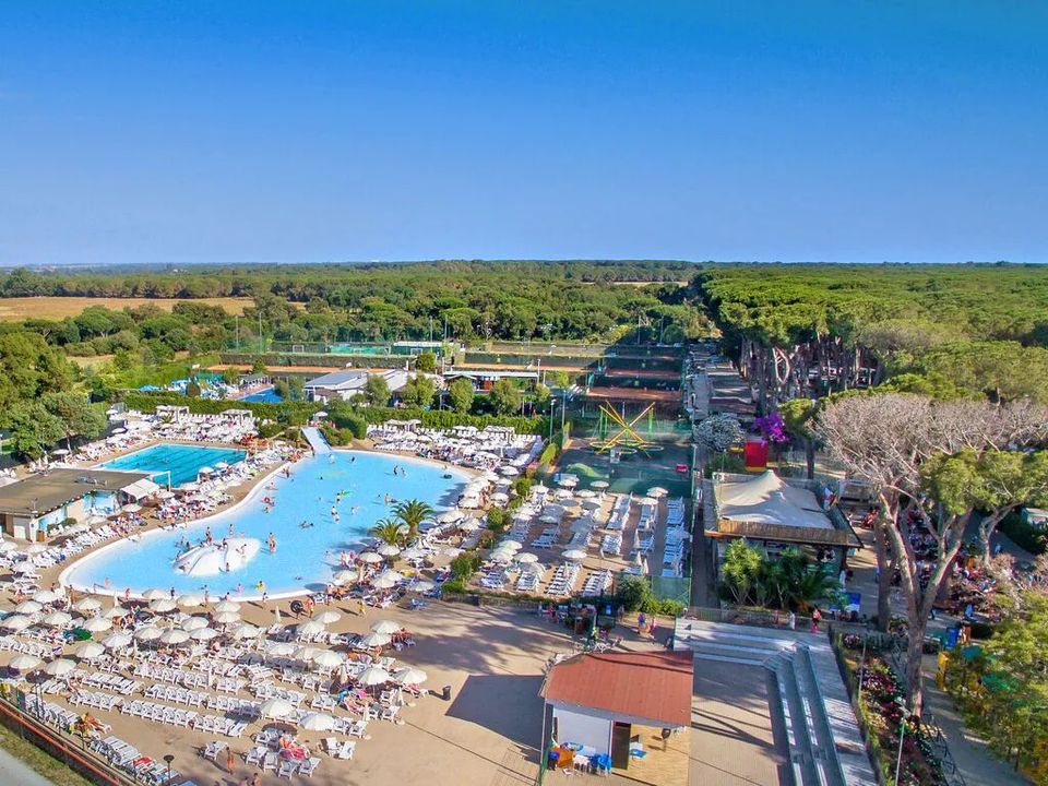 hu Fabulous Village, 4* - 5
