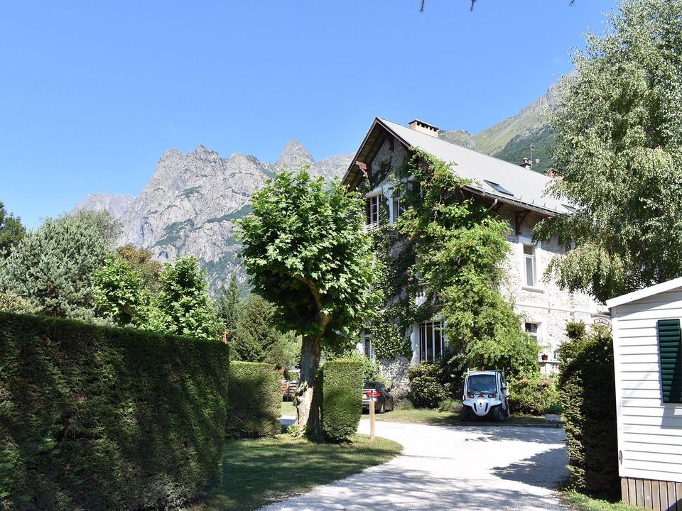 France - Rhône - Le Bourg d'Oisans - Camping Le Château de Rochetaillée 4*