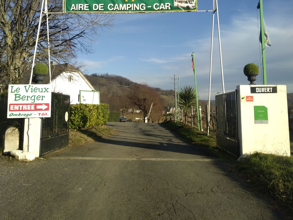 France - Pyrénées - Lourdes - Camping Le Vieux Berger, 2*