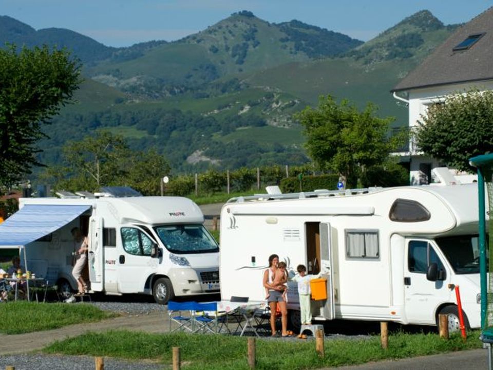 France - Pyrénées - Lourdes - Camping Le Vieux Berger, 2*