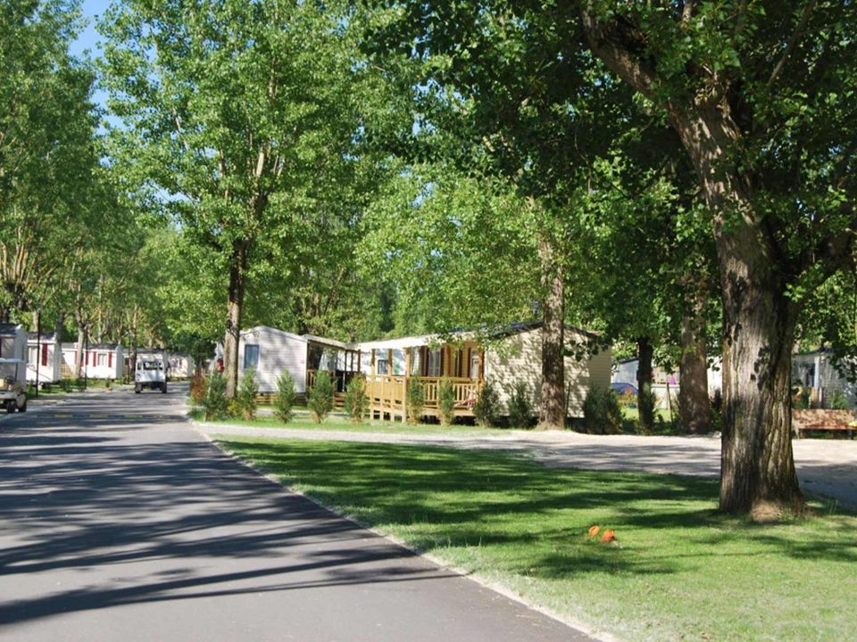 Camping Siblu Les Rives de Condrieu - Funpass inclus, 4* - 8