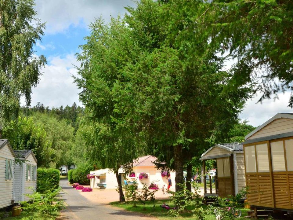 France - Auvergne - Murol - Camping Paradis - L'Europe, 4*