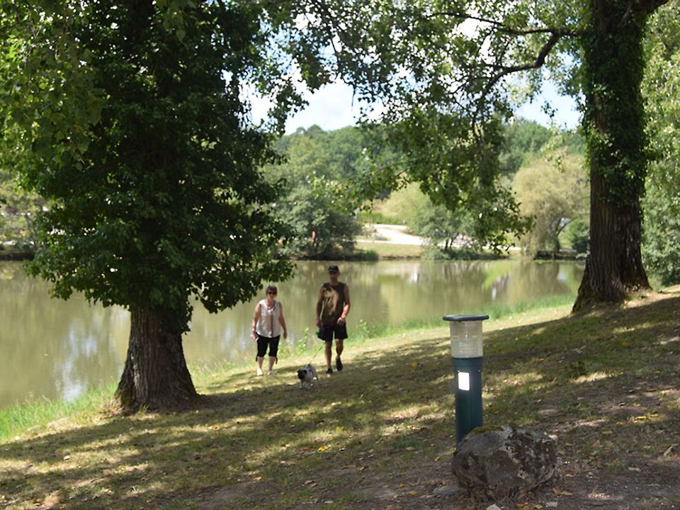 France - Sud Ouest - Saint Félix de Bourdeilles - Camping les Etangs du Plessac, 4*