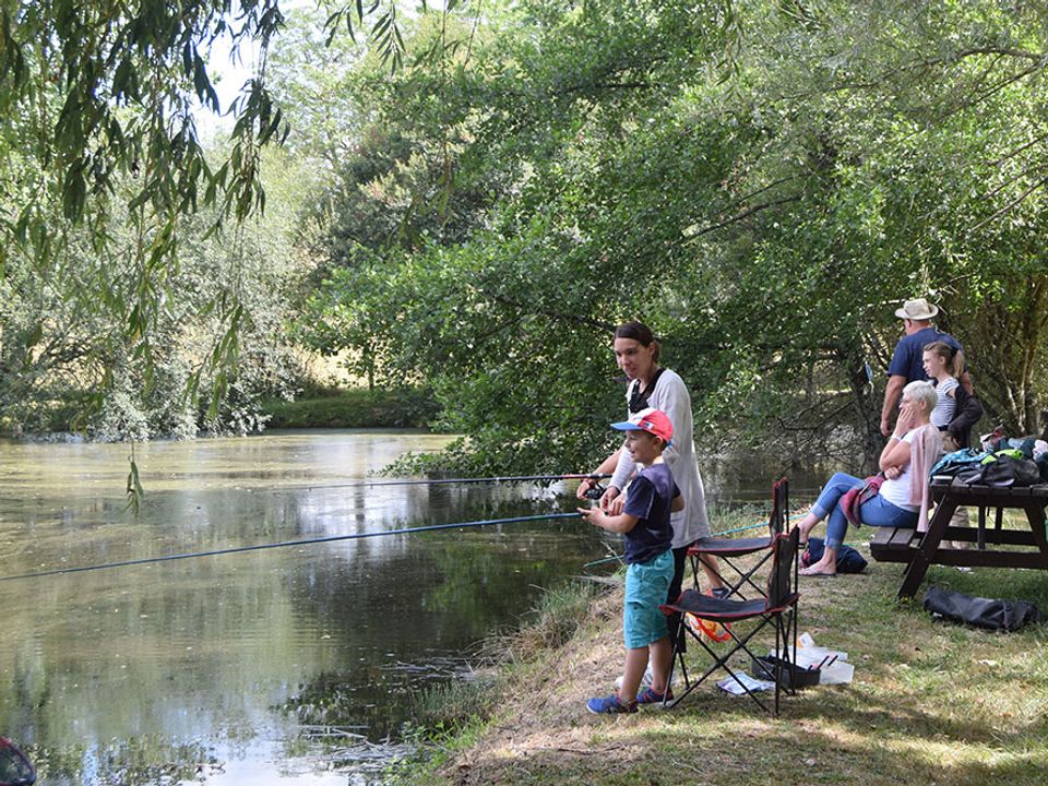 France - Sud Ouest - Saint Félix de Bourdeilles - Camping les Etangs du Plessac, 4*