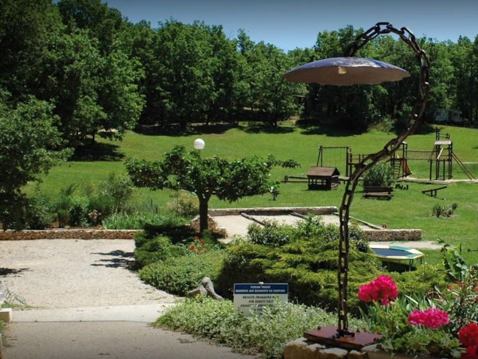 Camping La Truffiere 3*, Saint Cirq Lapopie, Sud Ouest, France avec