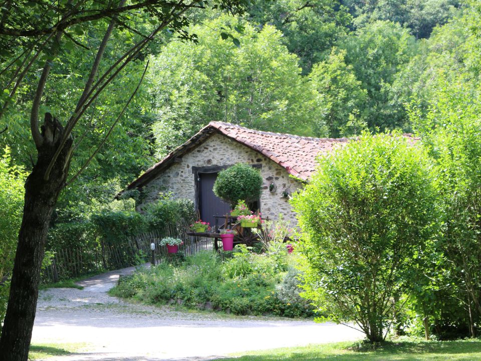 France - Auvergne - Saint Constant - Camping Moulin de Chaules, 3*