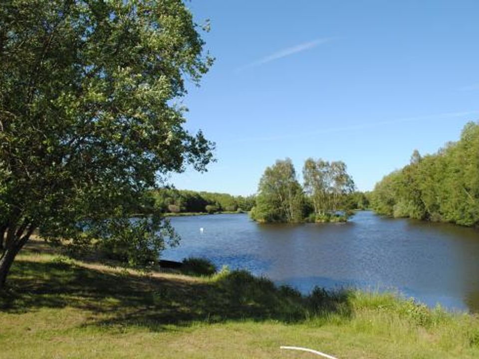 France - Bourgogne Franche Comté - Saint Sauveur en Puisaye - Camping Parc des Joumiers, 3*