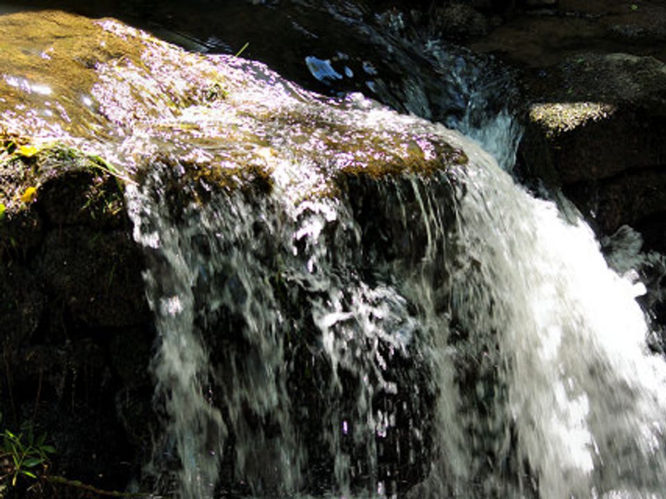 Camping La Cascade 3*, Sainte Eulalie d'Olt, Sud Ouest, France avec