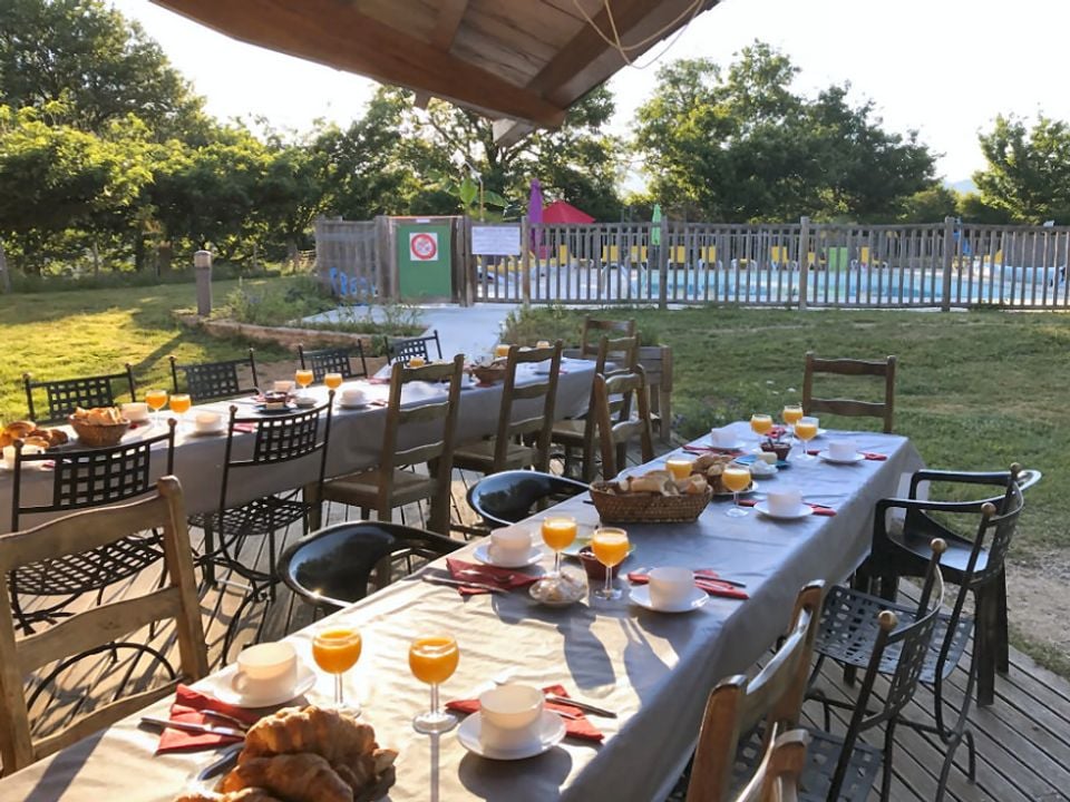 Camping La Cascade 3*, Sainte Eulalie d'Olt, Sud Ouest, France avec Voyages Leclerc Campings