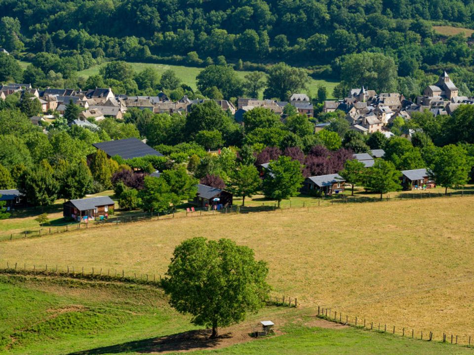 Camping La Cascade 3*, Sainte Eulalie d'Olt, Sud Ouest, France avec