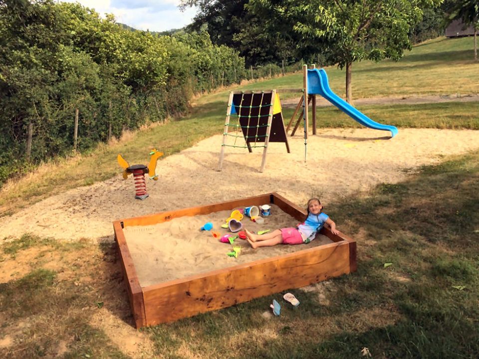 Camping La Cascade 3*, Sainte Eulalie d'Olt, Sud Ouest, France avec Voyages Leclerc Campings