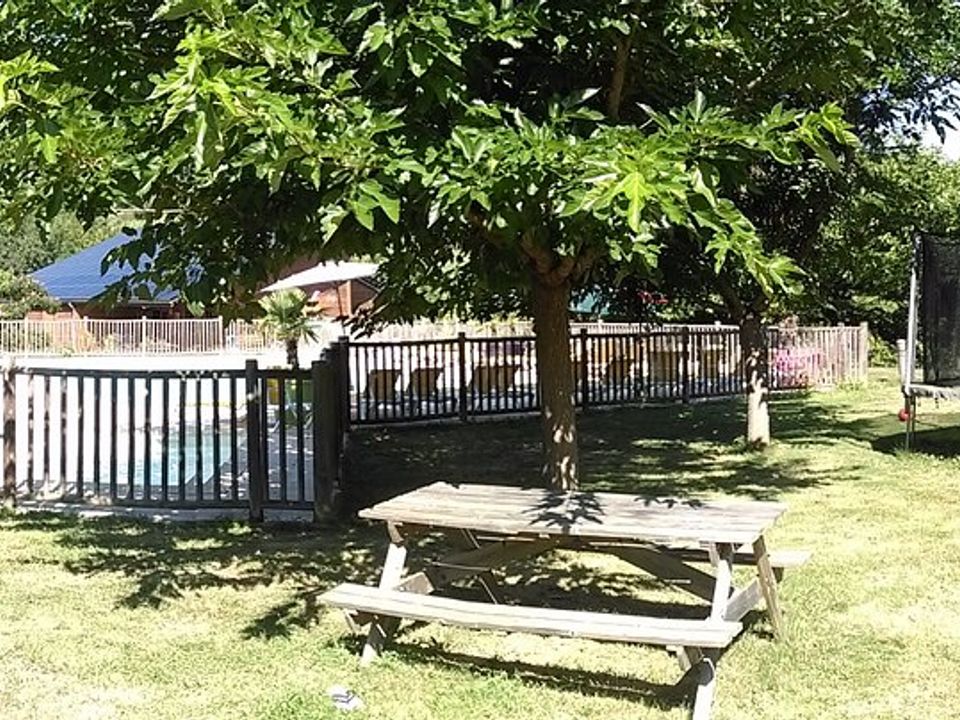Camping La Cascade 3*, Sainte Eulalie d'Olt, Sud Ouest, France avec