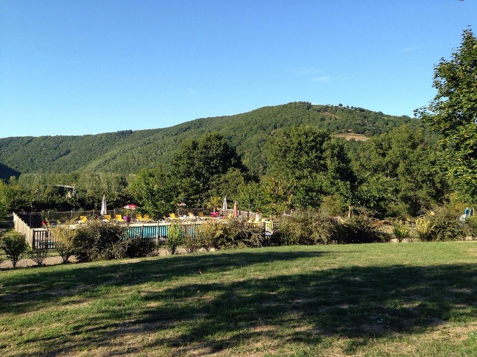 Camping La Cascade 3*, Sainte Eulalie d'Olt, Sud Ouest, France avec