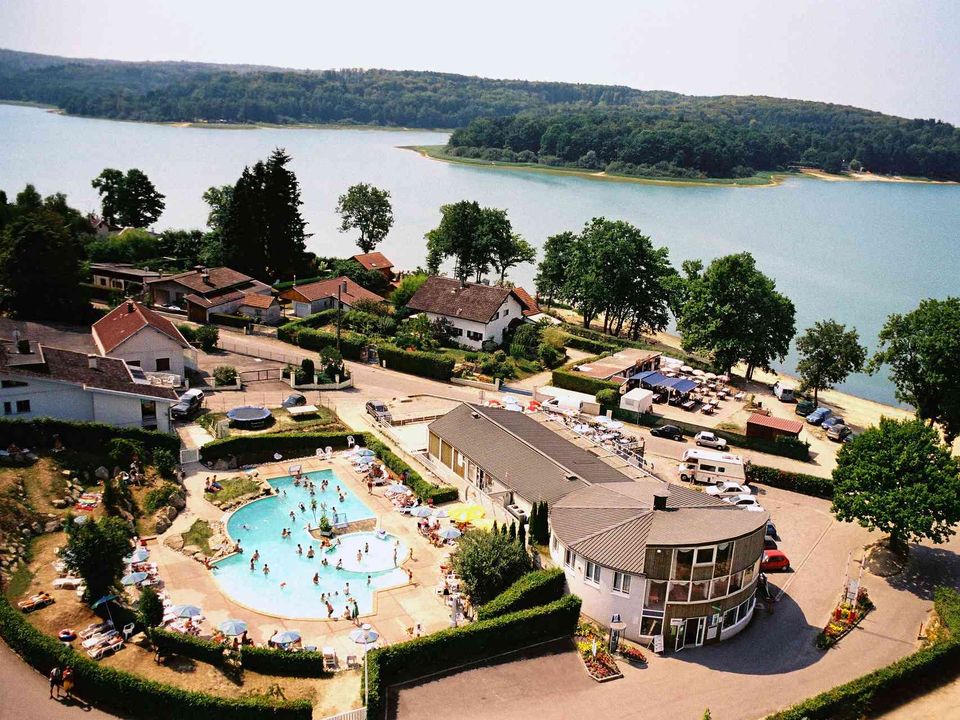 Camping club. Кемпинг бассейн. Lake Bouzey. Кемпинг клаб фото. Отель Эпинай.