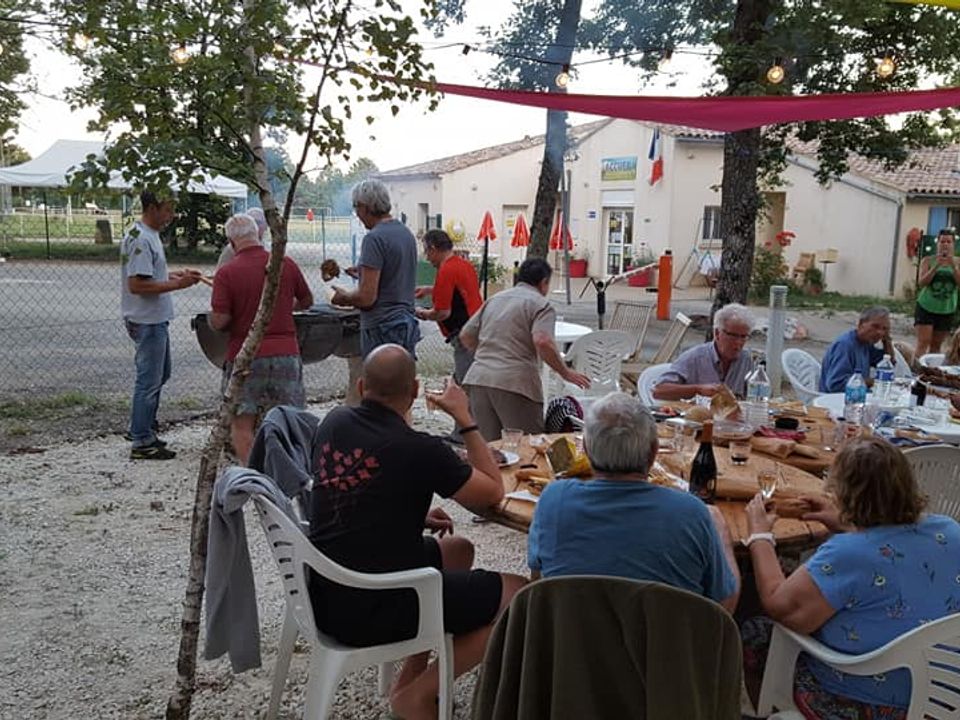 France - Sud Est et Provence - Sault - Camping Du Défends