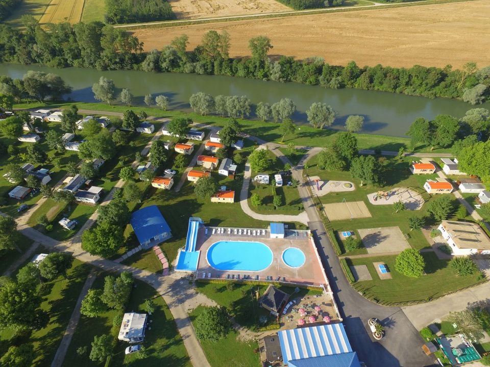 France - Jura - Parcey - Camping Les Bords de Loue, 3*