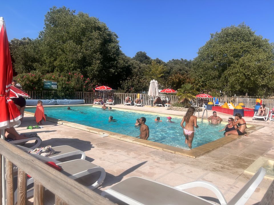 France - Languedoc - Junas - Camping Les chênes 3*