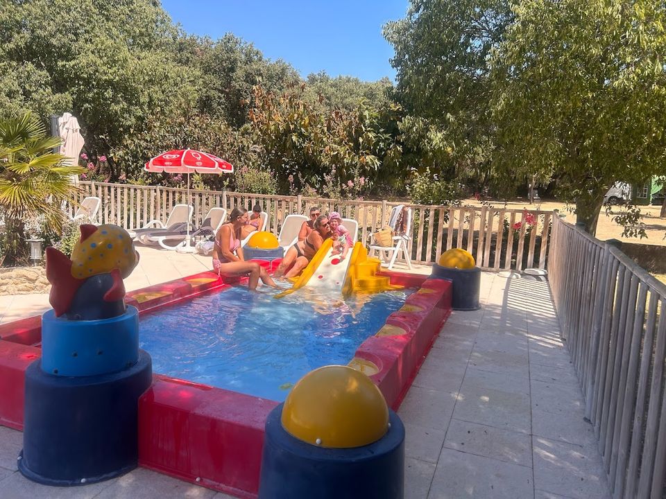 France - Languedoc - Junas - Camping Les chênes 3*