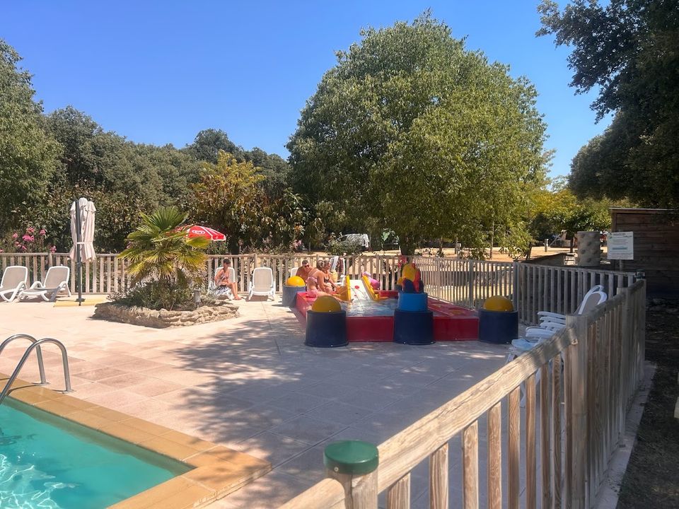 France - Languedoc - Junas - Camping Les chênes 3*