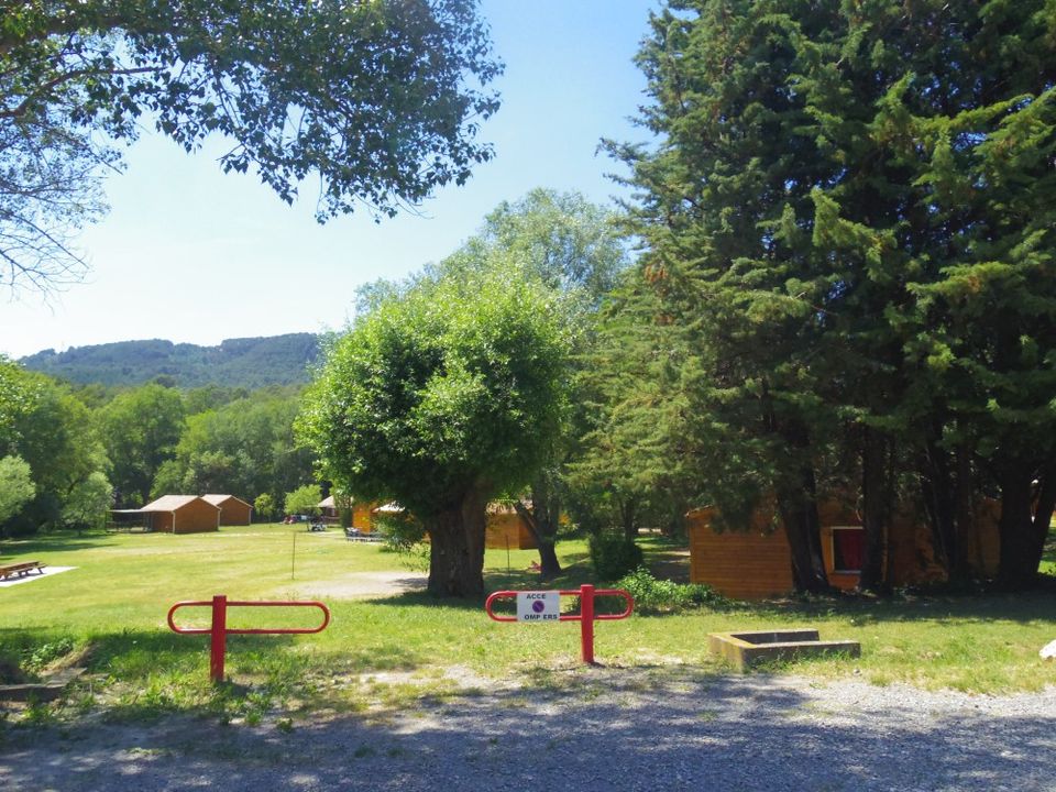 Camping Le Petit Lac à MOUSTIERS SAINTE MARIE, tarifs et réservations
