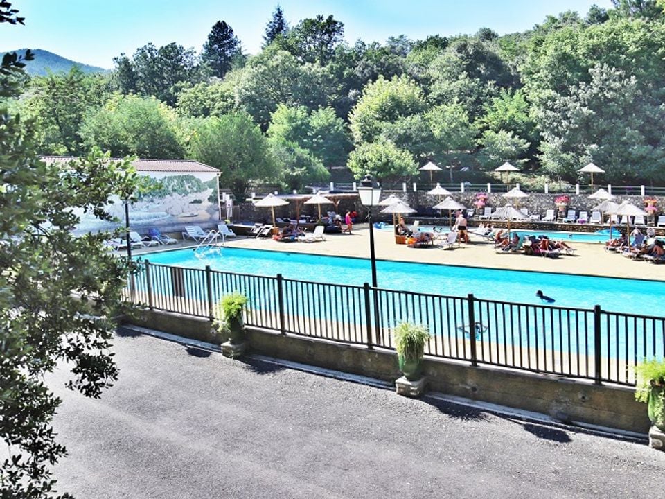 Camping La Clémentine Avec Piscine Chauffée Et Chalets En Cévennes
